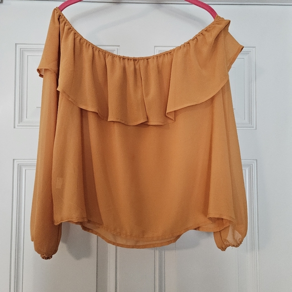 Forever21 off the shoulder top size Medium.            A - Picture 2 of 5
